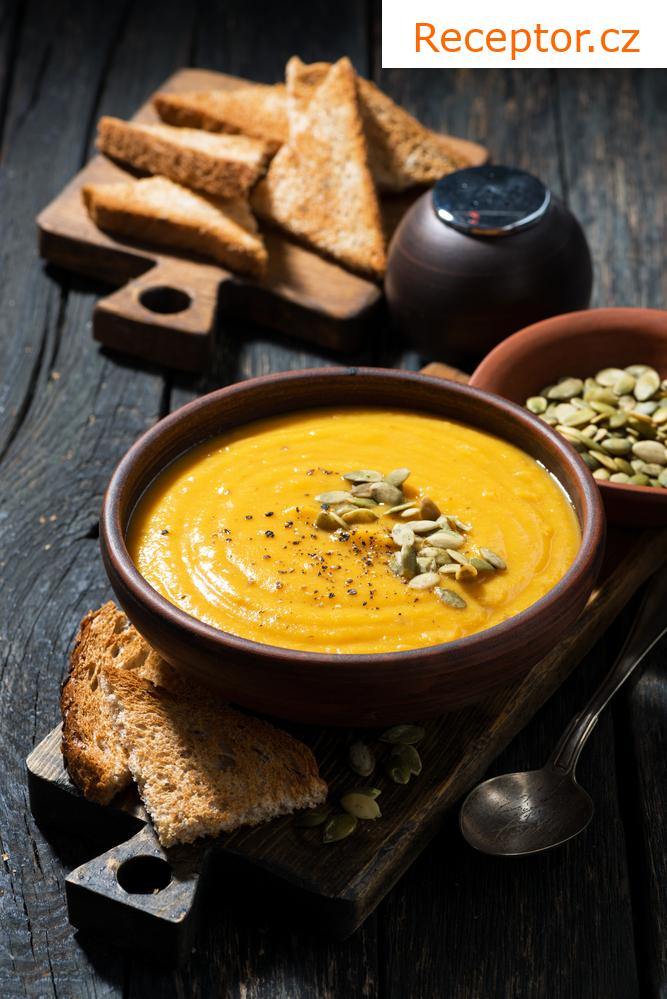 Dýňová polévka s jablky a sýrovo - tymiánové tousty