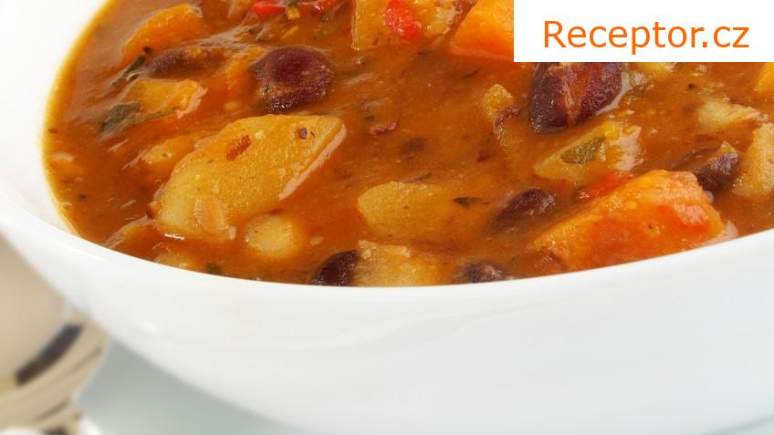Gulášová polévka z mletého masa