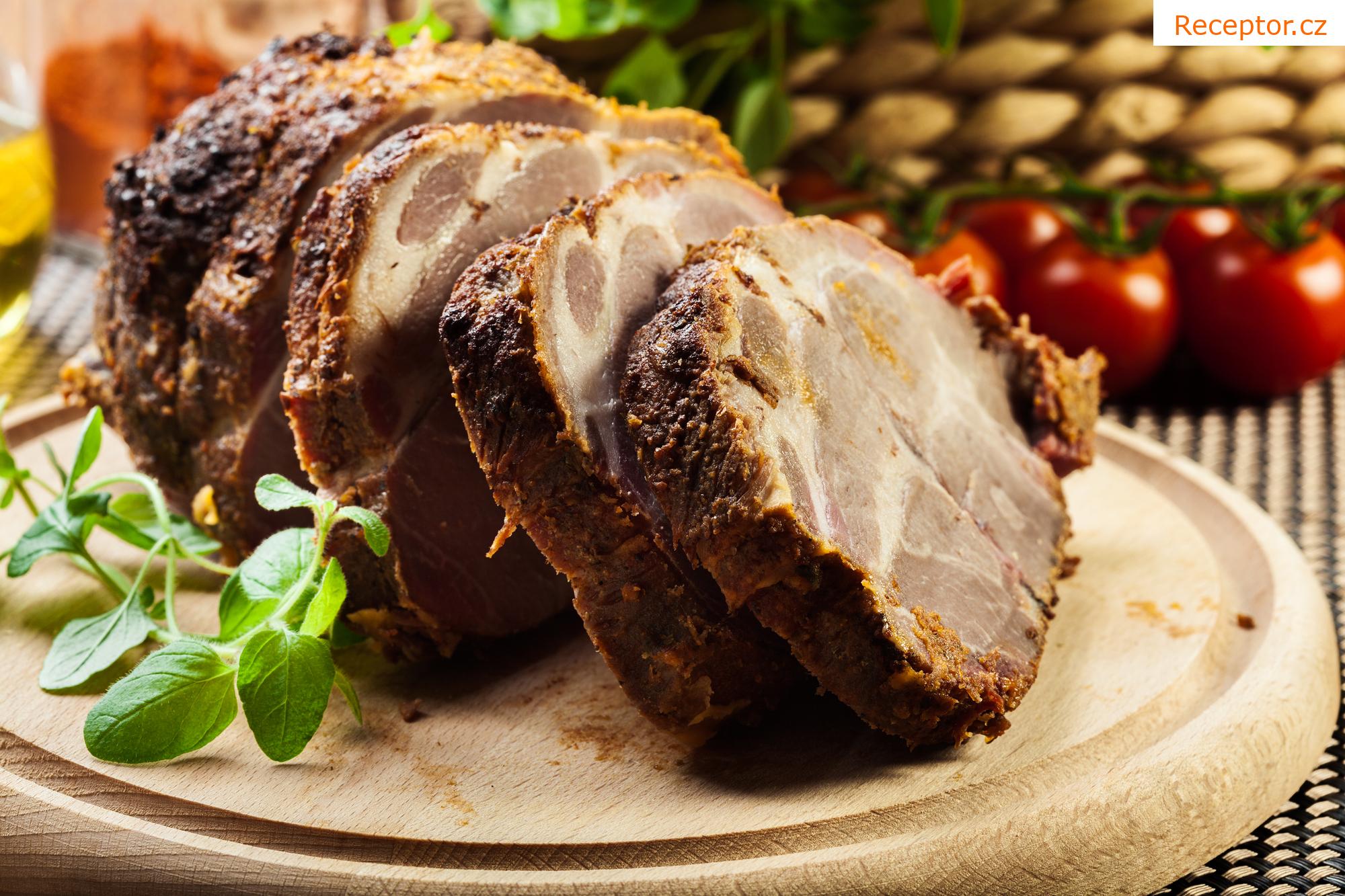 Krkovice pečená na bramborech