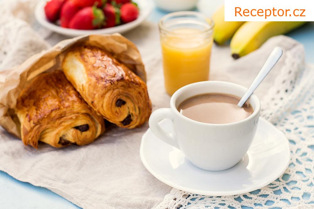 Máslový croissant s čokoládou