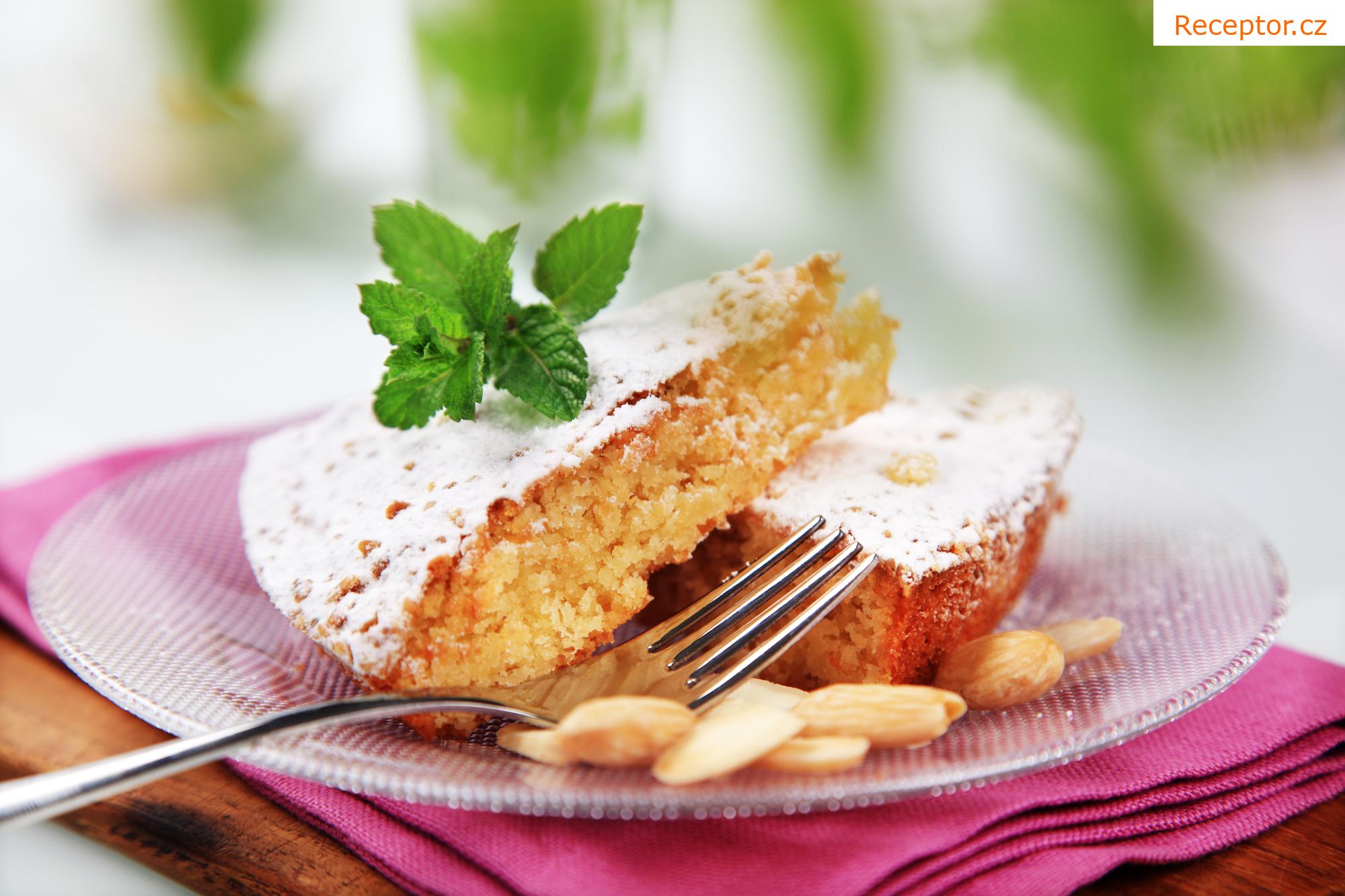 Ovocný koláč s mandlemi