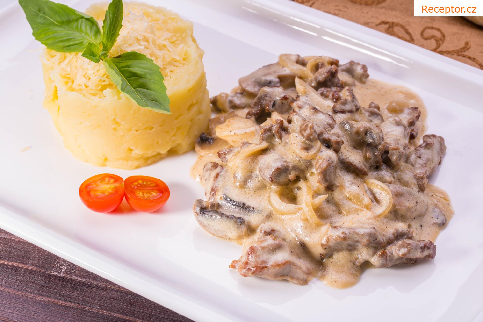 Ravioli plněné hovězím masem ve smetanové omáčce