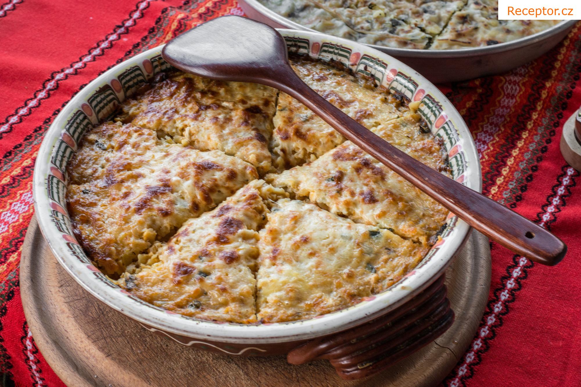 Slaný kynutý koláč se zeleninovou náplní